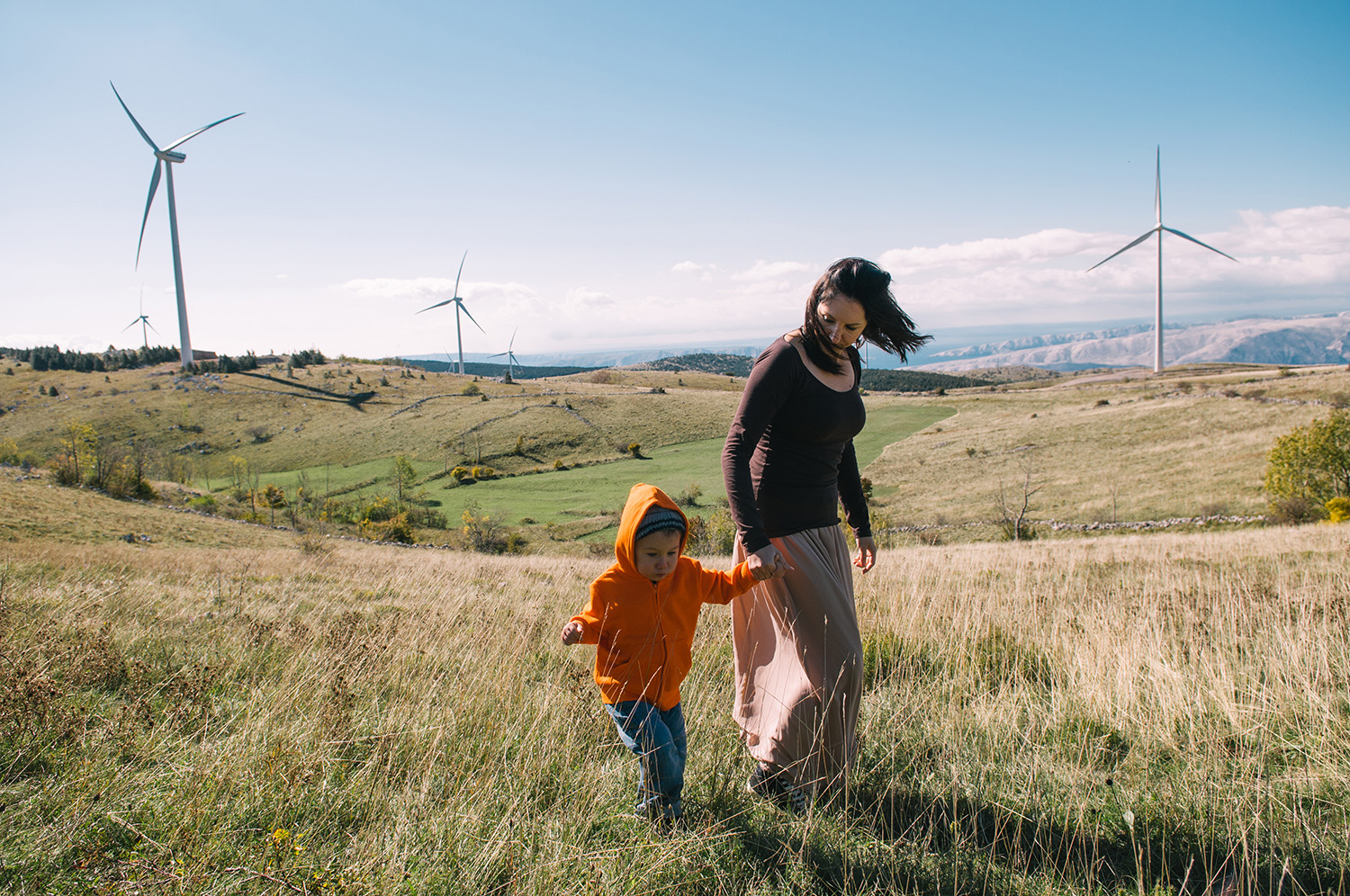 women-child-energy-wind turbines-58958158-web-1500px.jpg